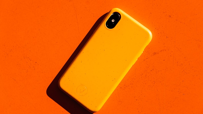 スマホケースのシリコン黄ばみは落とせる？原因・お手入れ方法・防ぐコツをやさしく解説